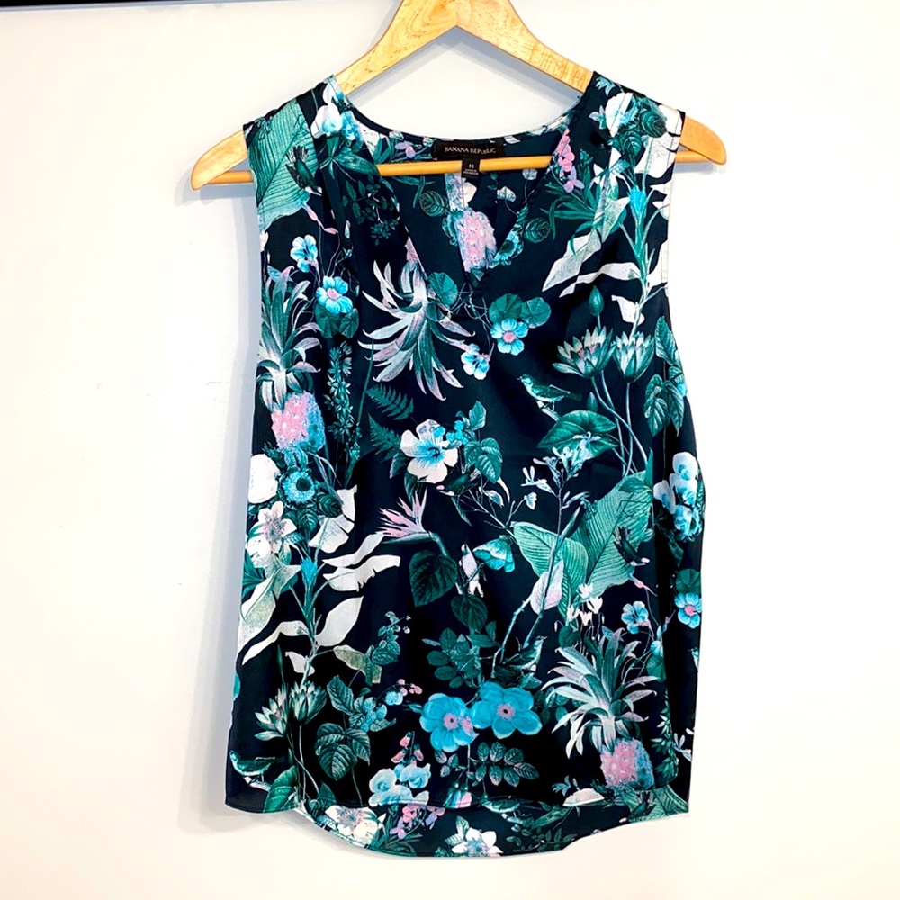 Banana Republic blouse, worn once, like new black, green & white, size Medium
